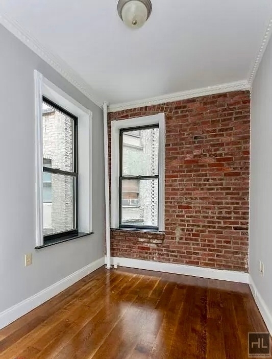 Avenue B - Photo 5