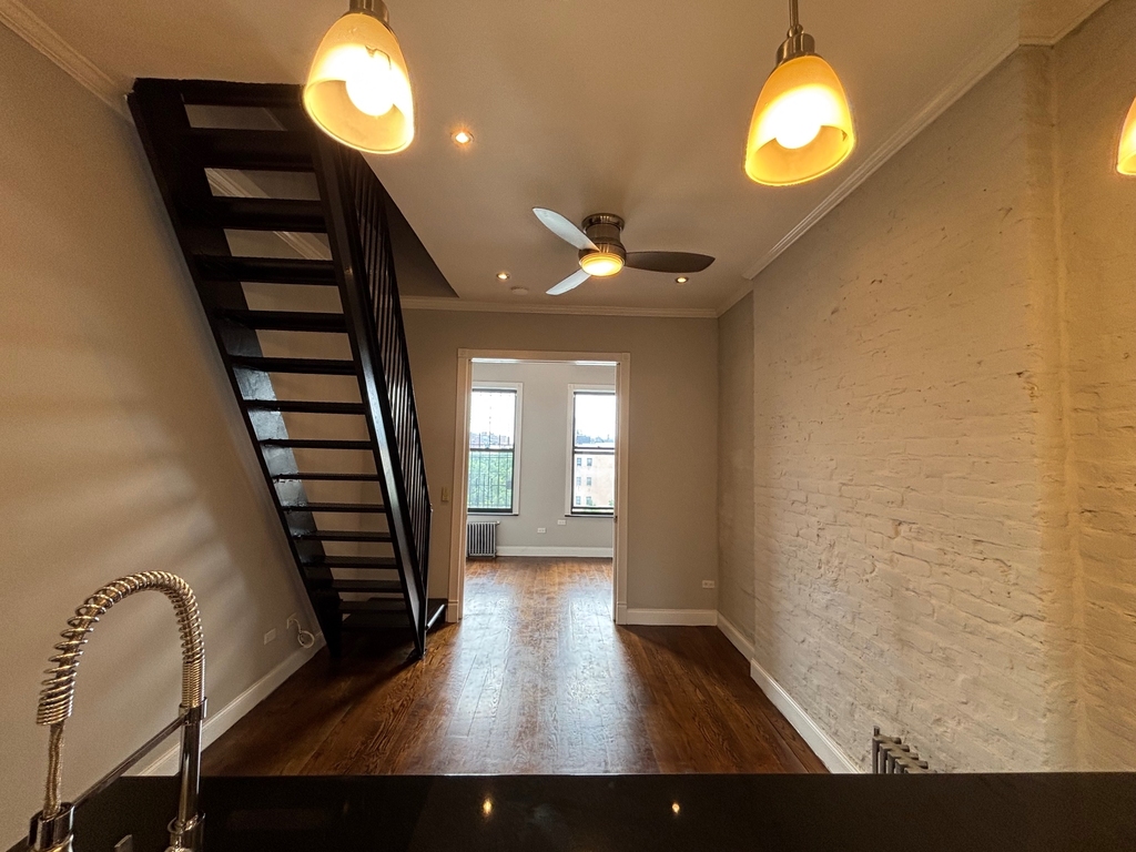 Avenue B - Photo 9