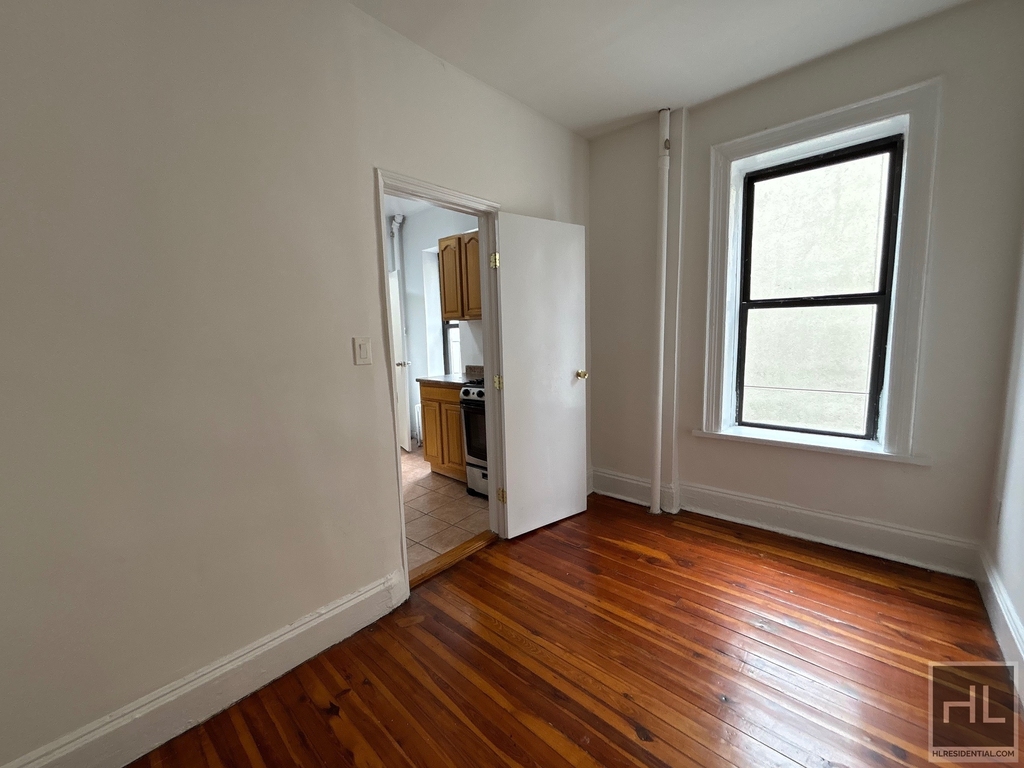 York Avenue - Photo 0