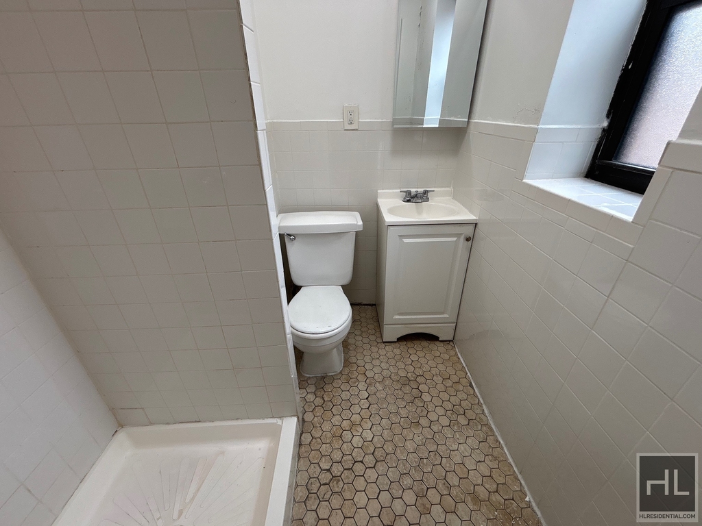 York Avenue - Photo 4