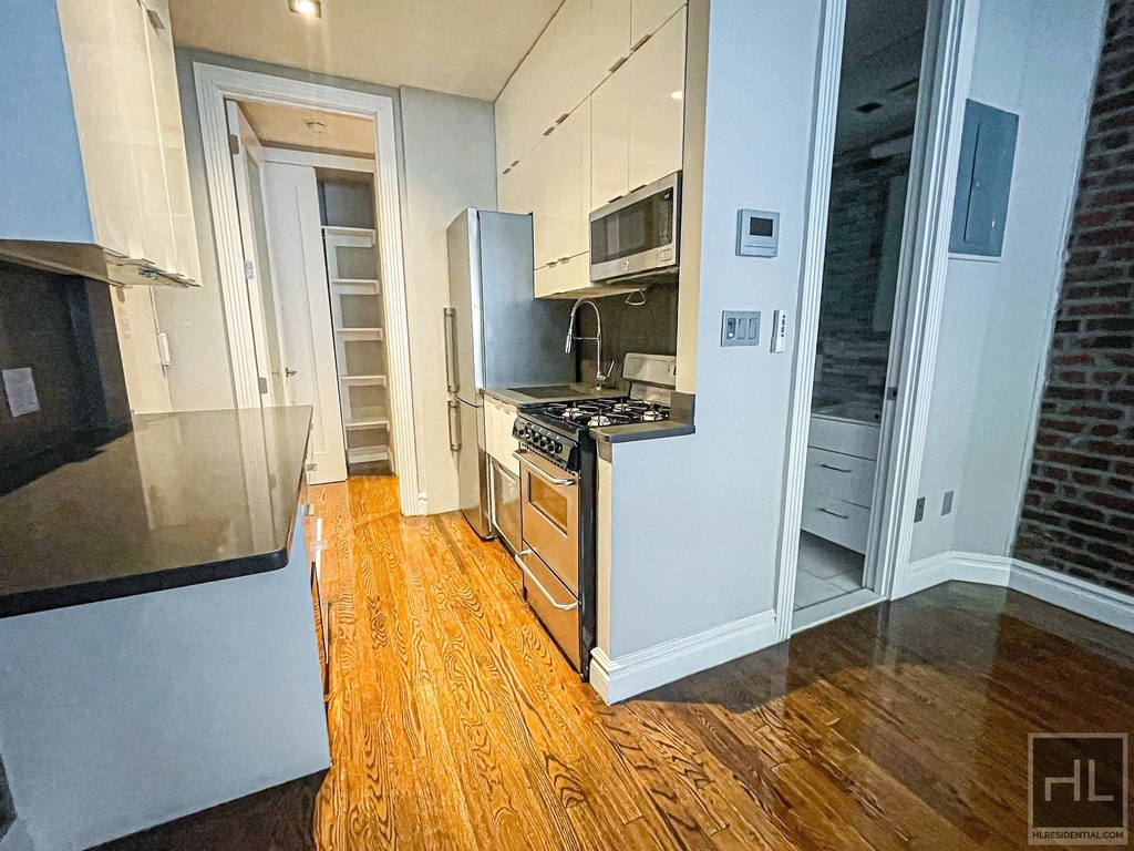 East 13th Street - Photo 5