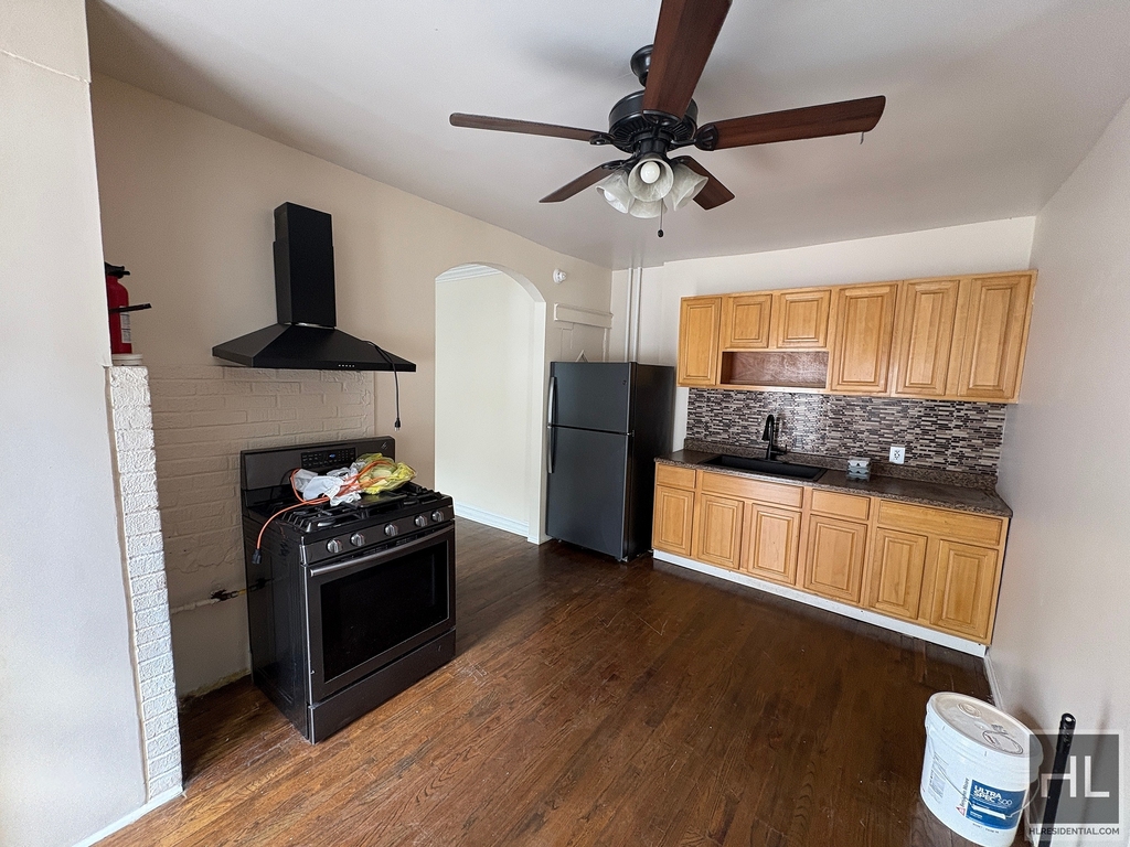 Baisley Avenue - Photo 3