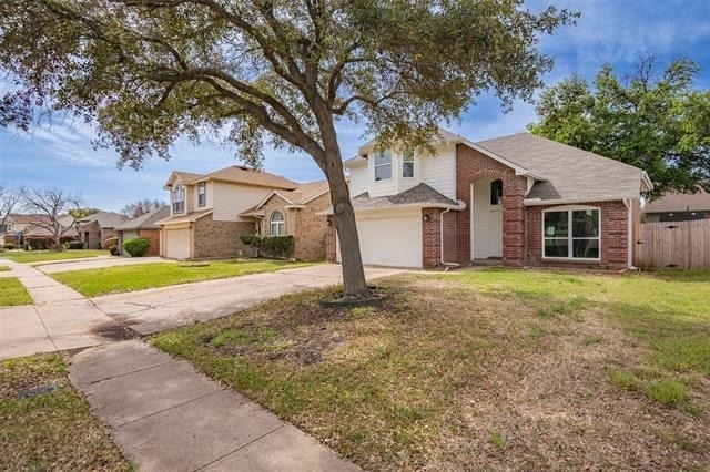 2318 Bennington Drive - Photo 1
