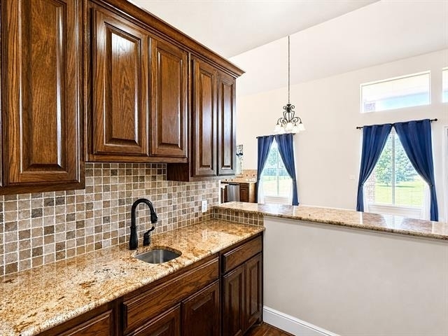 7304 Meadow Glen Drive - Photo 5