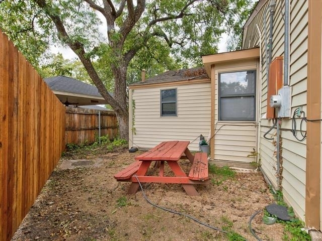 2801 W Biddison Street - Photo 29