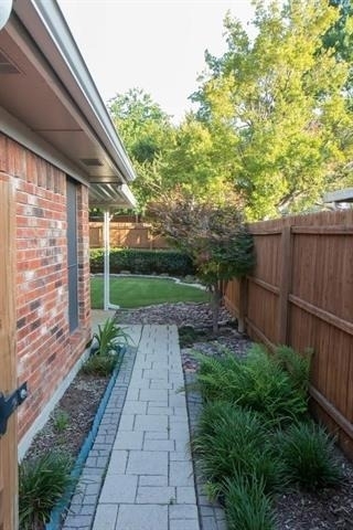 557 Grace - Photo 2