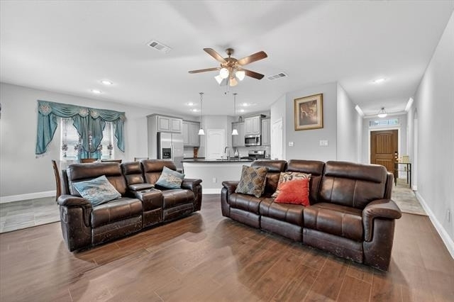 7815 Cottonwood Drive - Photo 4