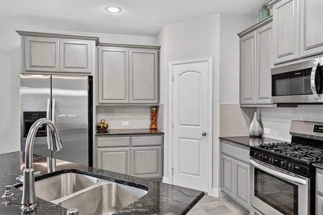 7815 Cottonwood Drive - Photo 8