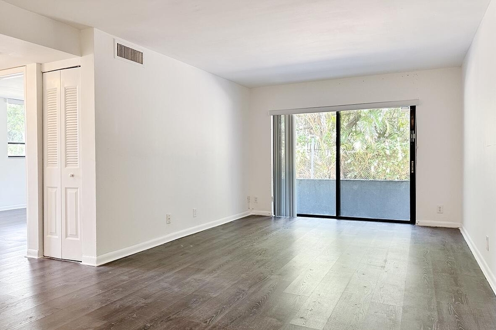 1900 N Congress Avenue - Photo 2