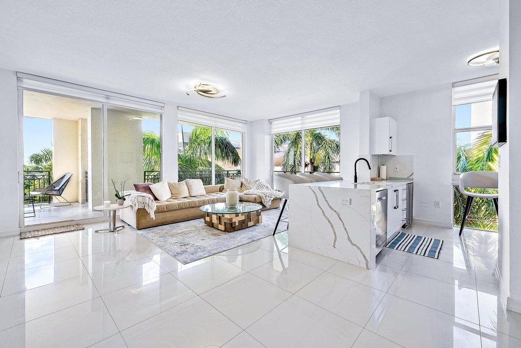 550 Okeechobee Boulevard - Photo 2