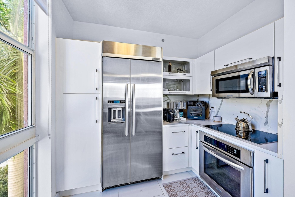 550 Okeechobee Boulevard - Photo 7