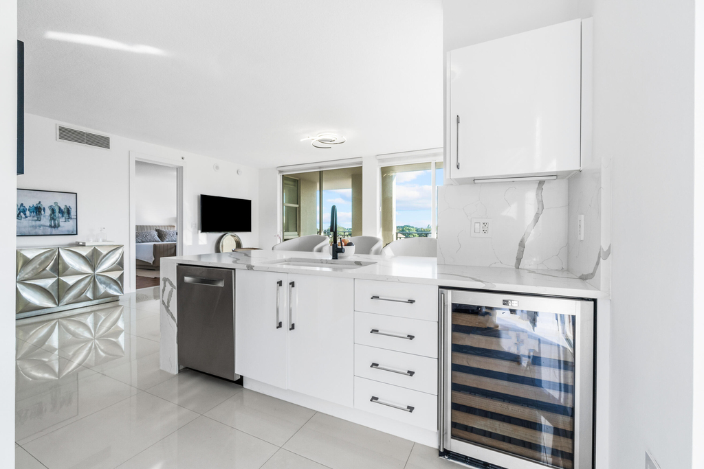 550 Okeechobee Boulevard - Photo 8