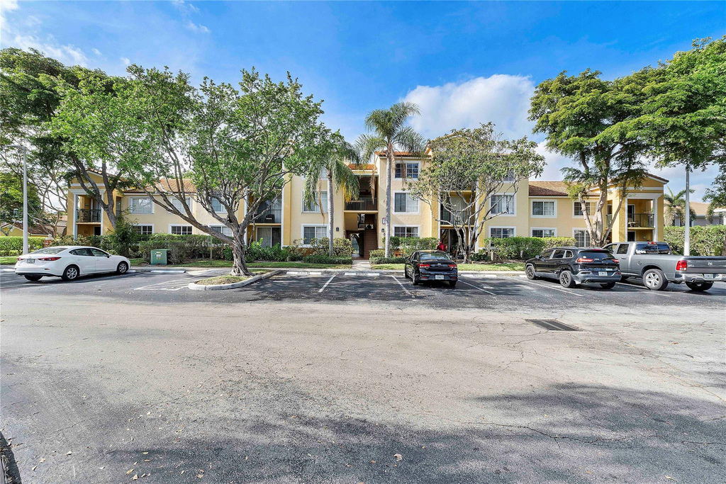 120 Yacht Club Way - Photo 1
