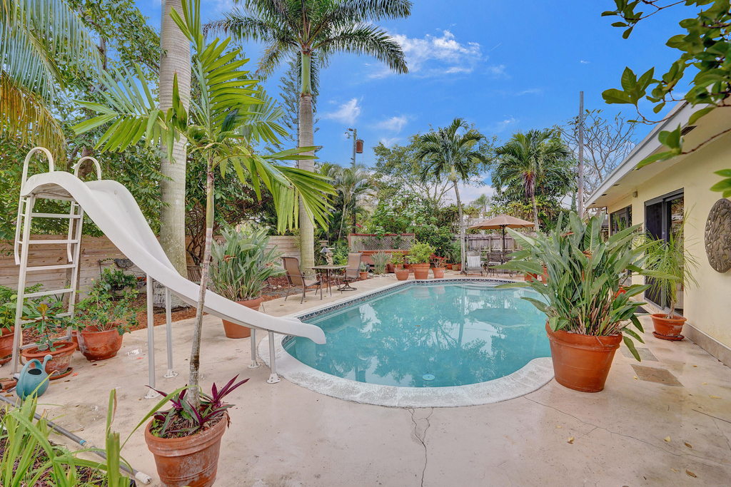 420 Ne 36th Street - Photo 1