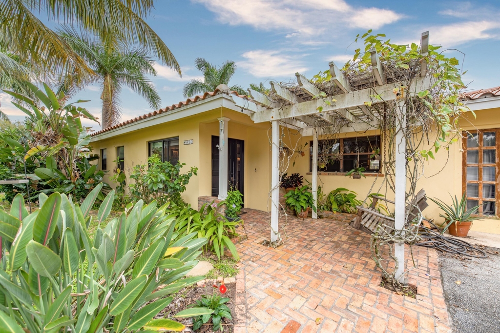 420 Ne 36th Street - Photo 2