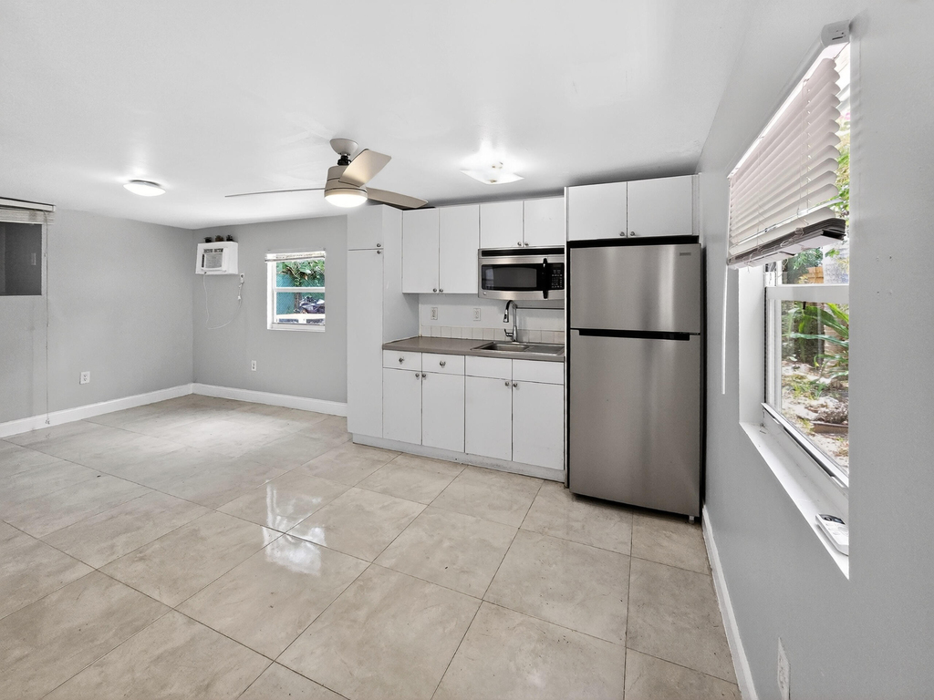 2438 Ne 184th Street - Photo 2
