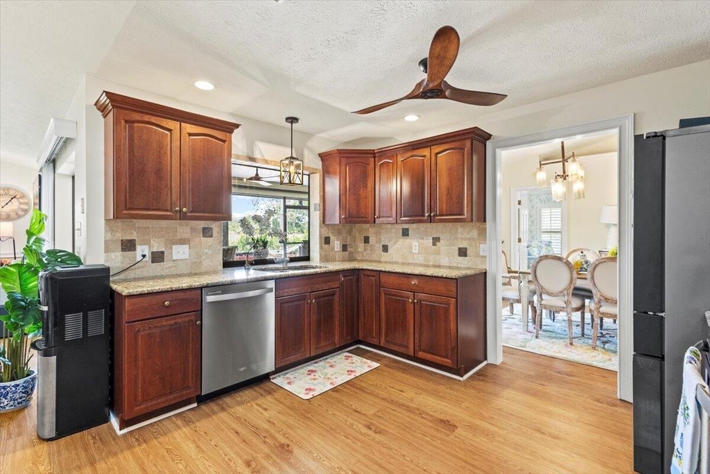 1345 Sw Cedar Cove - Photo 5