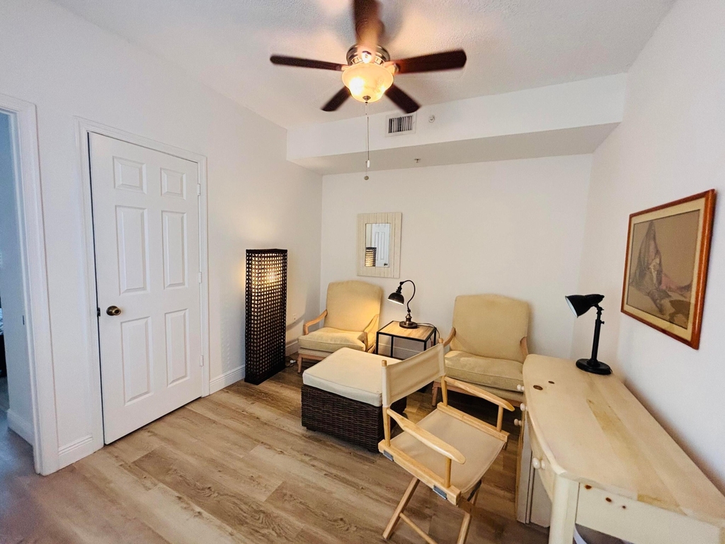 2040 Greenview Shores Boulevard - Photo 13