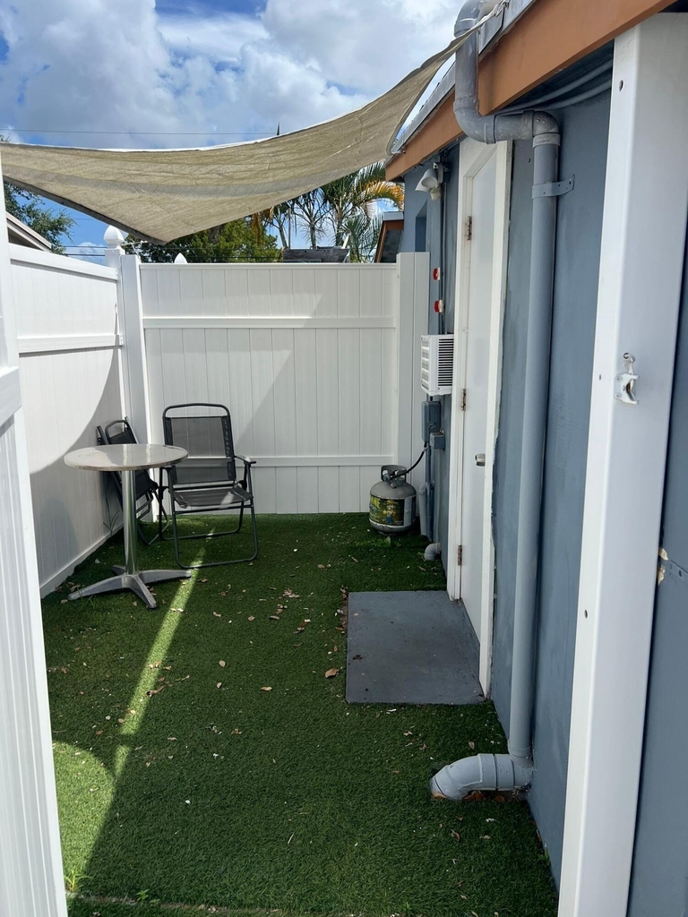 7151 Nw Taft Street - Photo 3