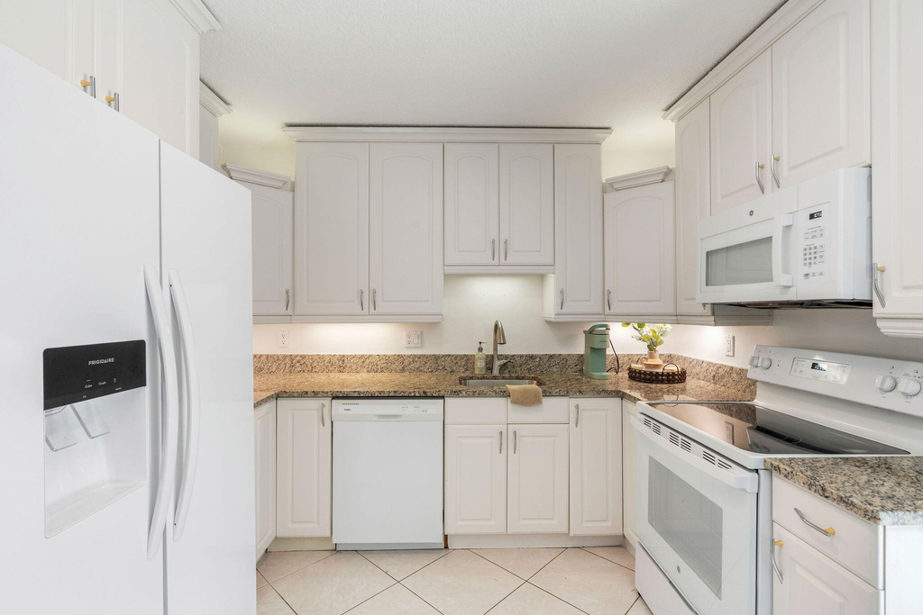 1850 Se 7th Street - Photo 11