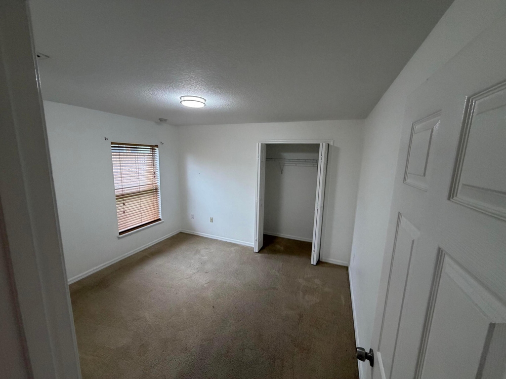3426 Nw 38th Avenue - Photo 8