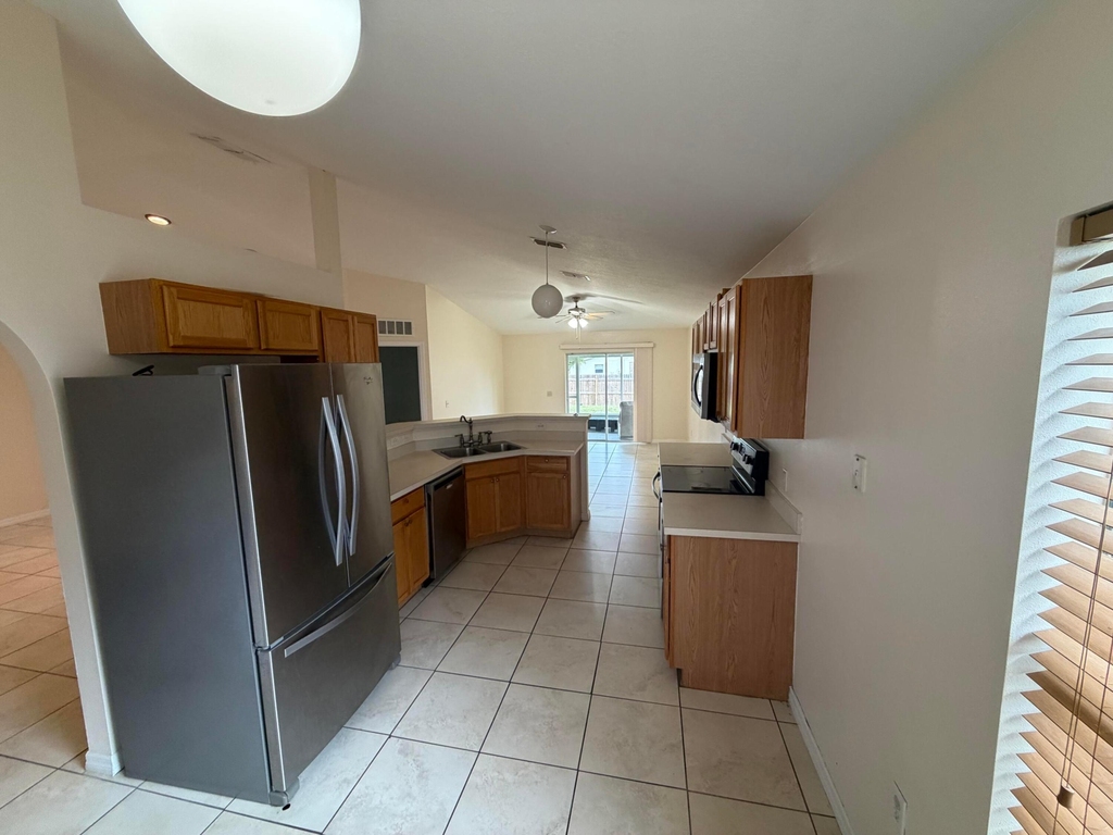 3426 Nw 38th Avenue - Photo 6