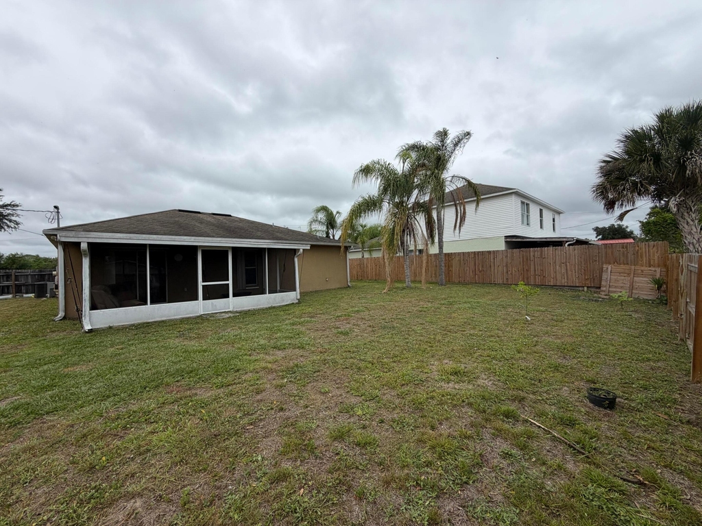 3426 Nw 38th Avenue - Photo 2