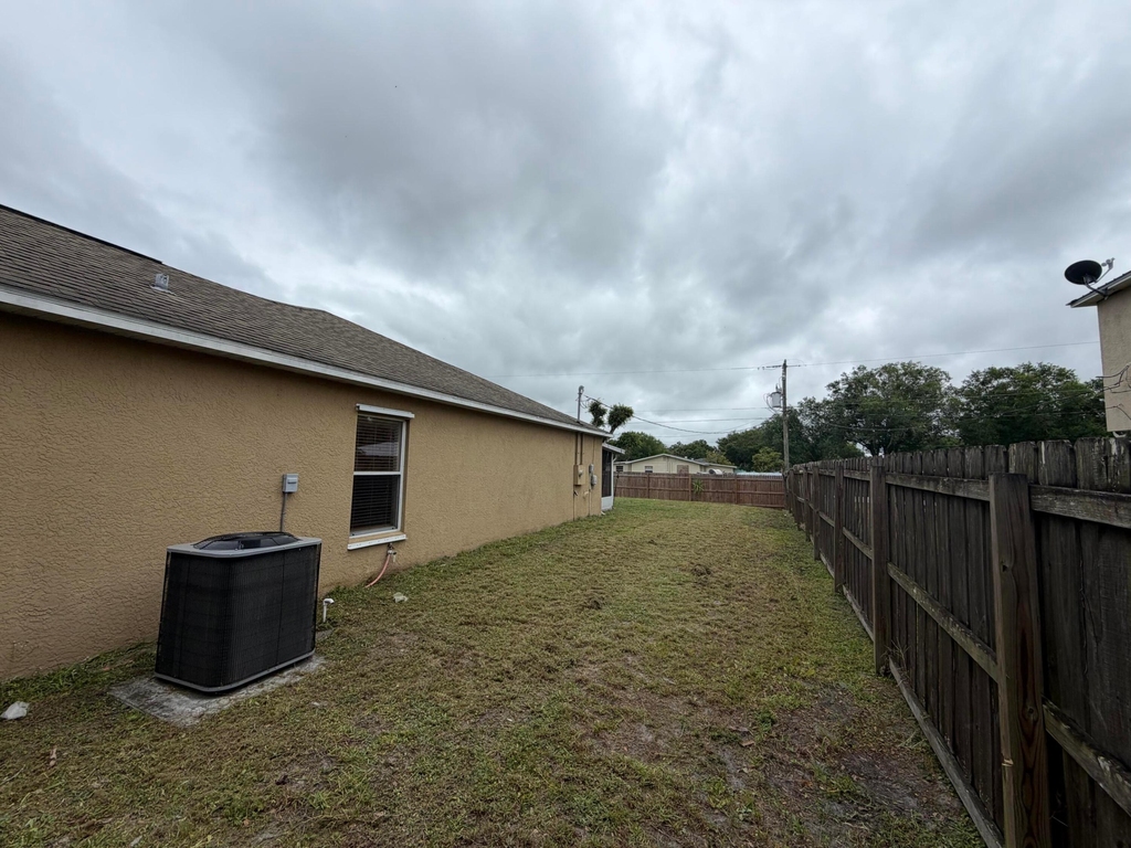3426 Nw 38th Avenue - Photo 3