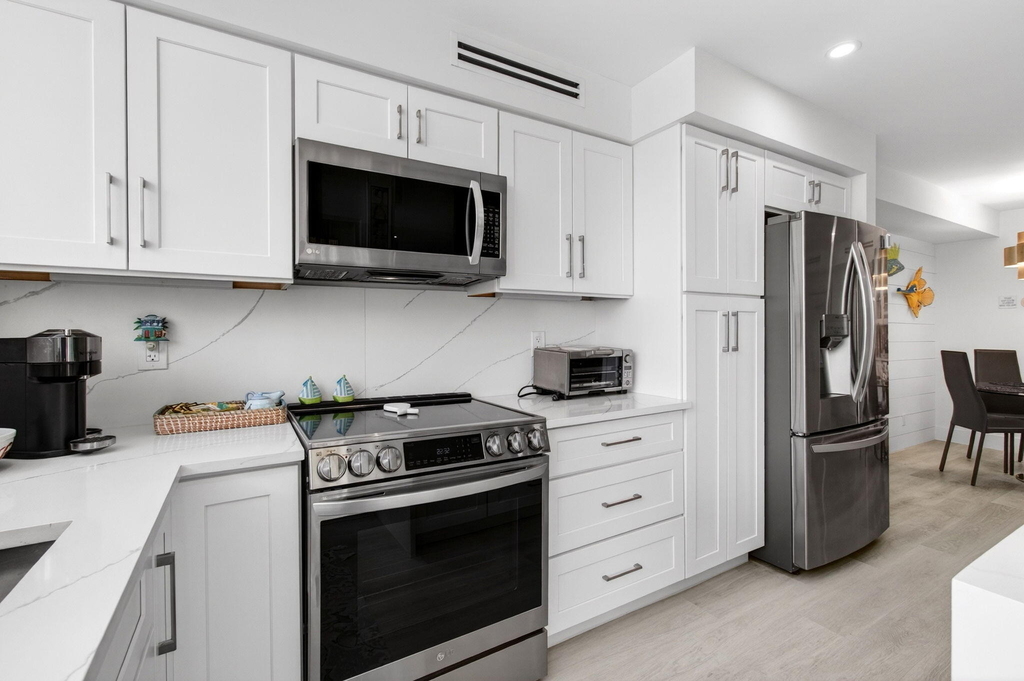 1236 Hillsboro Mile - Photo 31