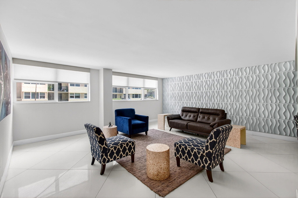 1236 Hillsboro Mile - Photo 3