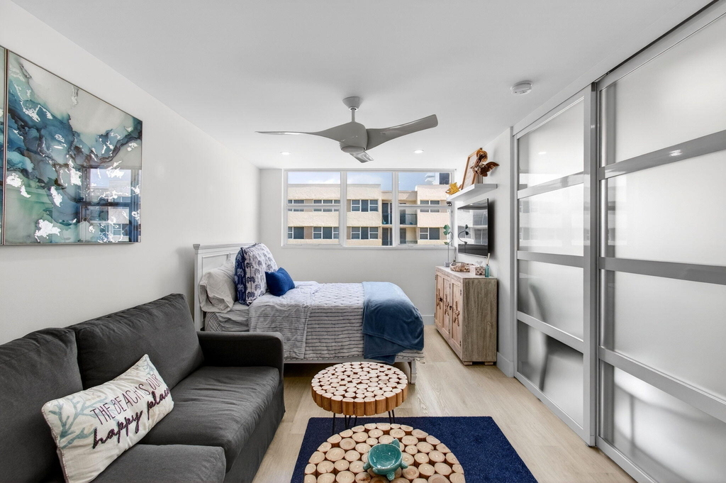 1236 Hillsboro Mile - Photo 49