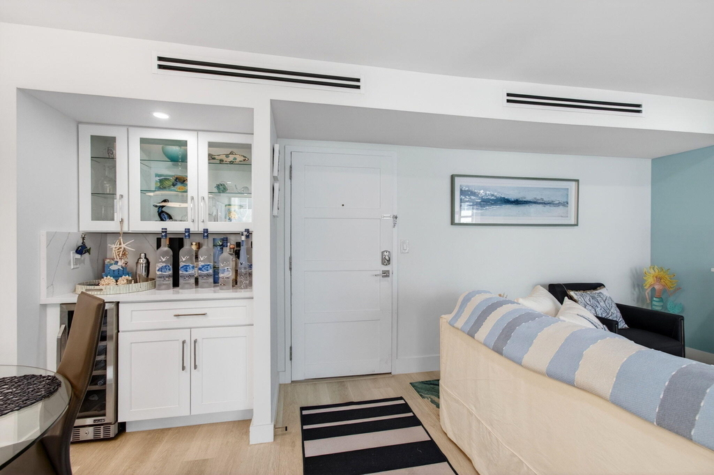 1236 Hillsboro Mile - Photo 9