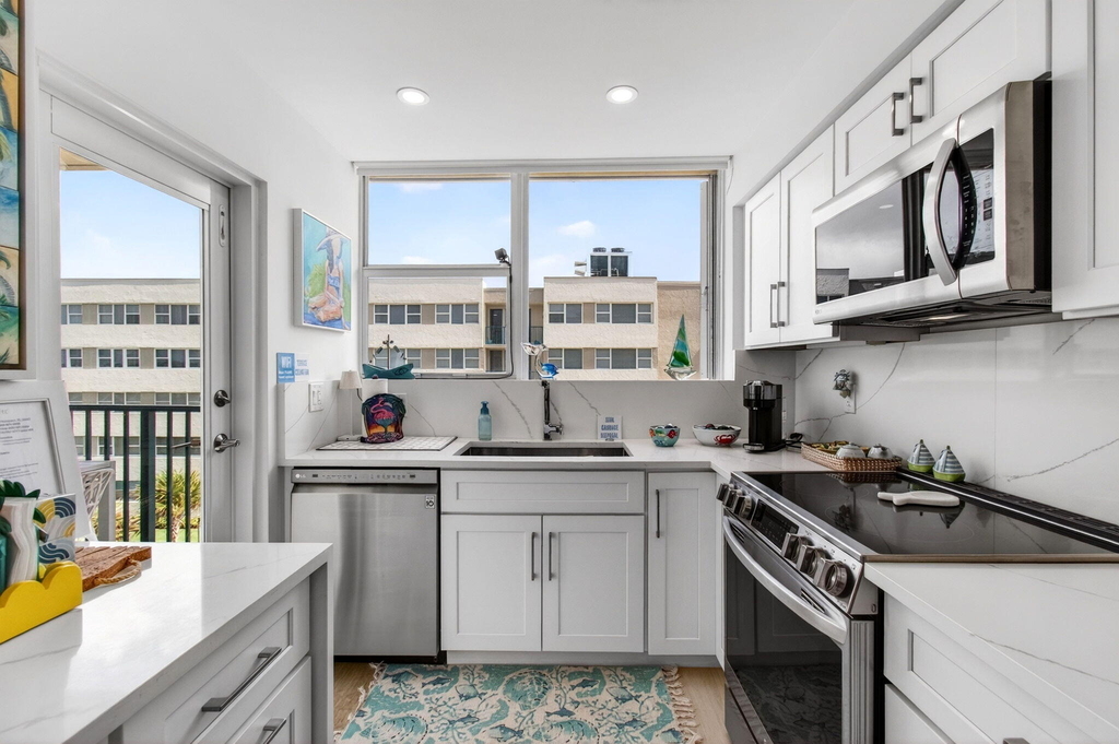 1236 Hillsboro Mile - Photo 30