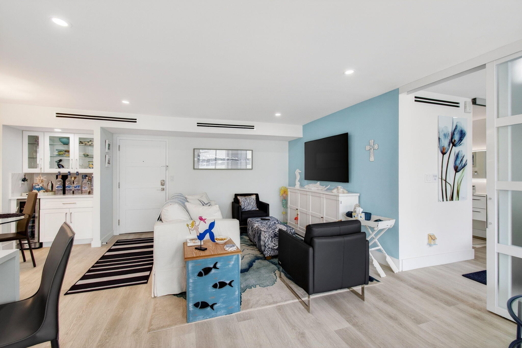 1236 Hillsboro Mile - Photo 14