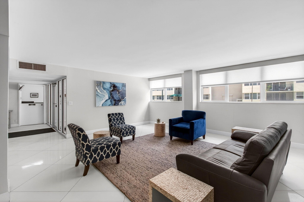 1236 Hillsboro Mile - Photo 4