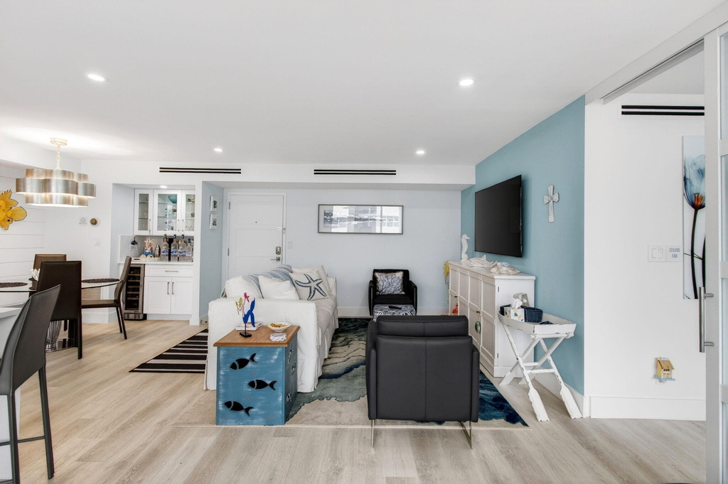 1236 Hillsboro Mile - Photo 15