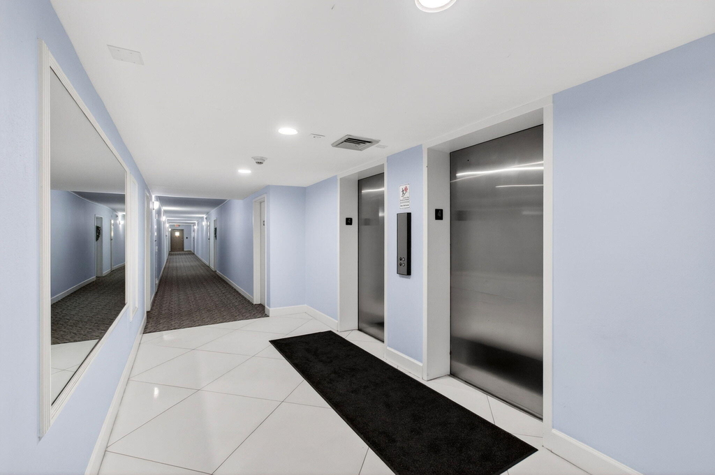 1236 Hillsboro Mile - Photo 5