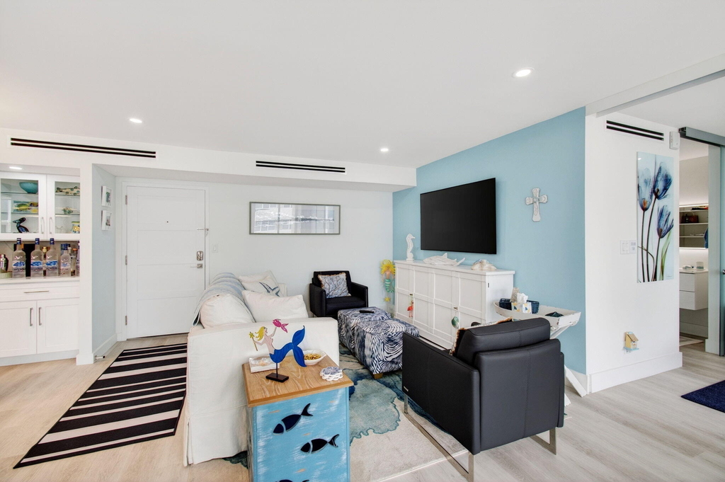 1236 Hillsboro Mile - Photo 17