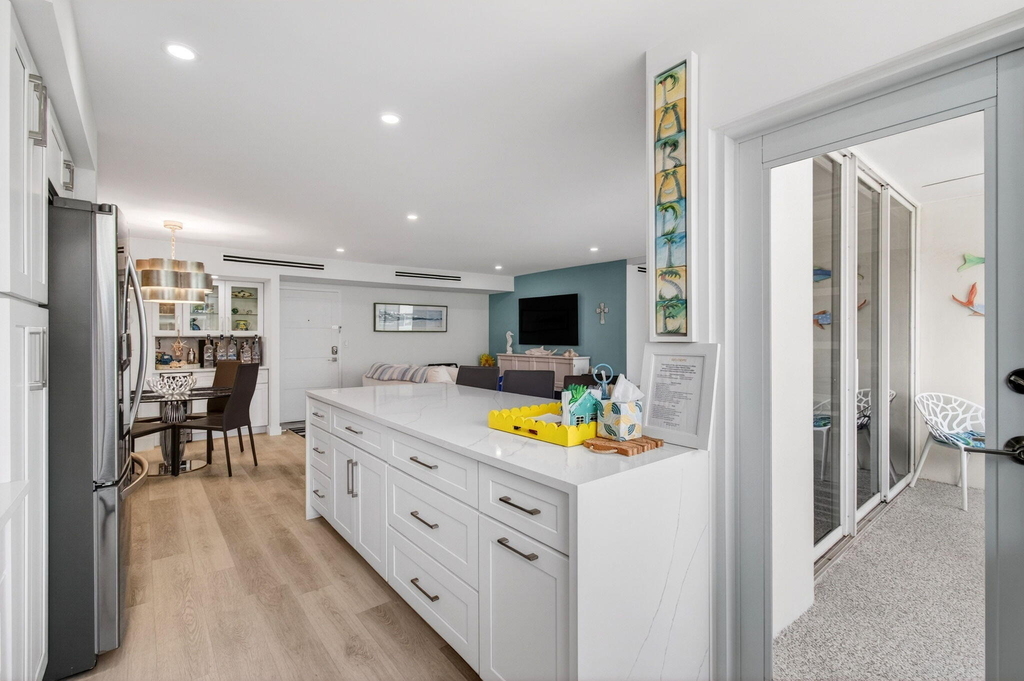 1236 Hillsboro Mile - Photo 32