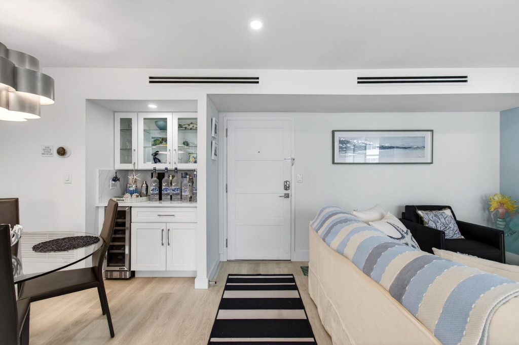 1236 Hillsboro Mile - Photo 10