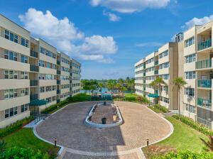 1236 Hillsboro Mile - Photo 73