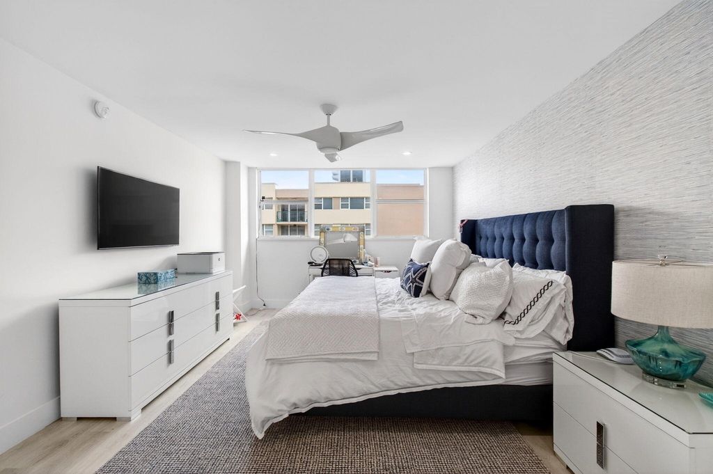 1236 Hillsboro Mile - Photo 35