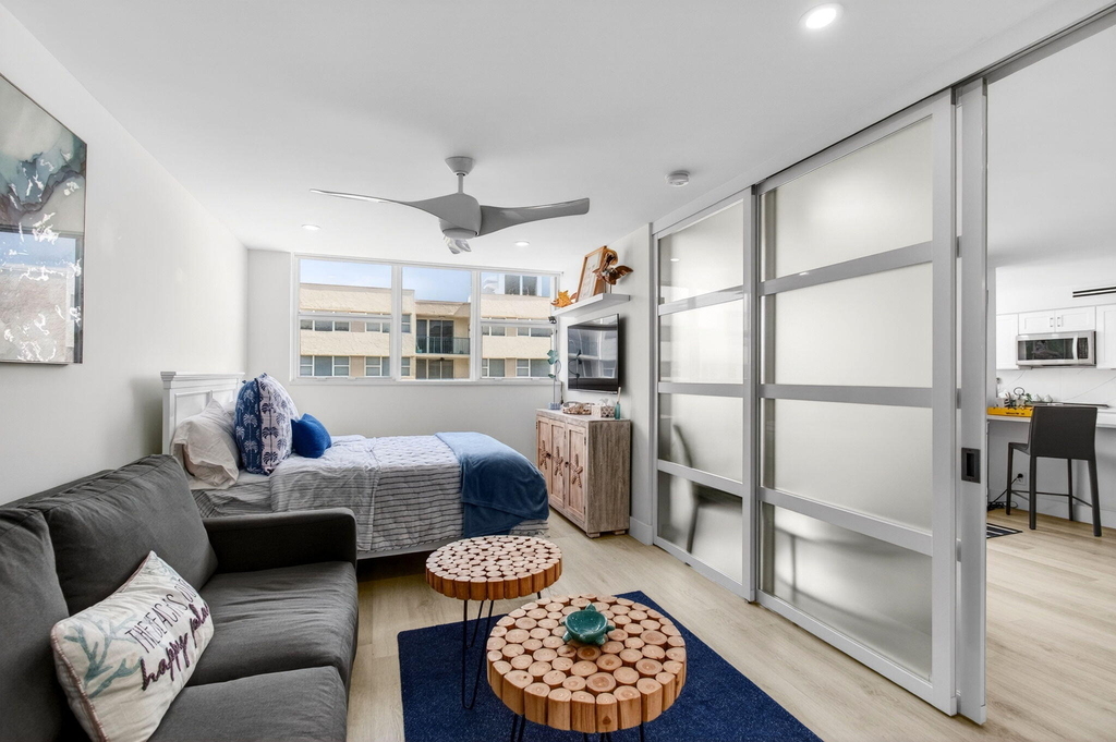 1236 Hillsboro Mile - Photo 48