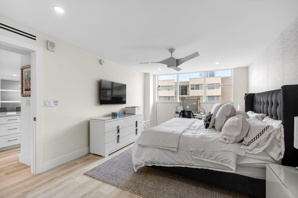 1236 Hillsboro Mile - Photo 37