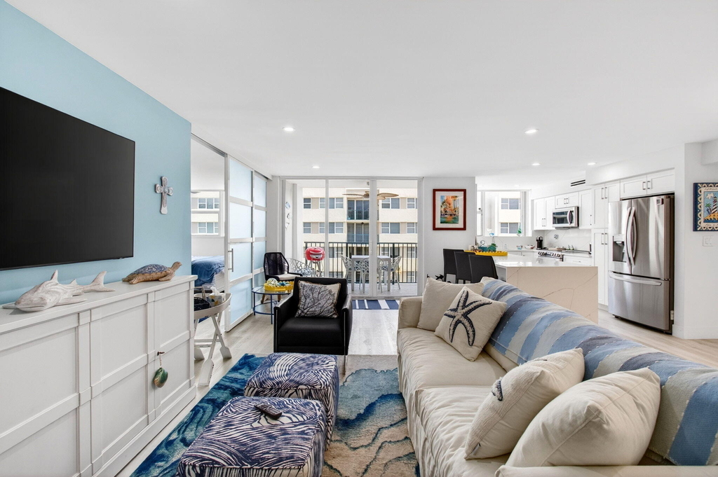 1236 Hillsboro Mile - Photo 12
