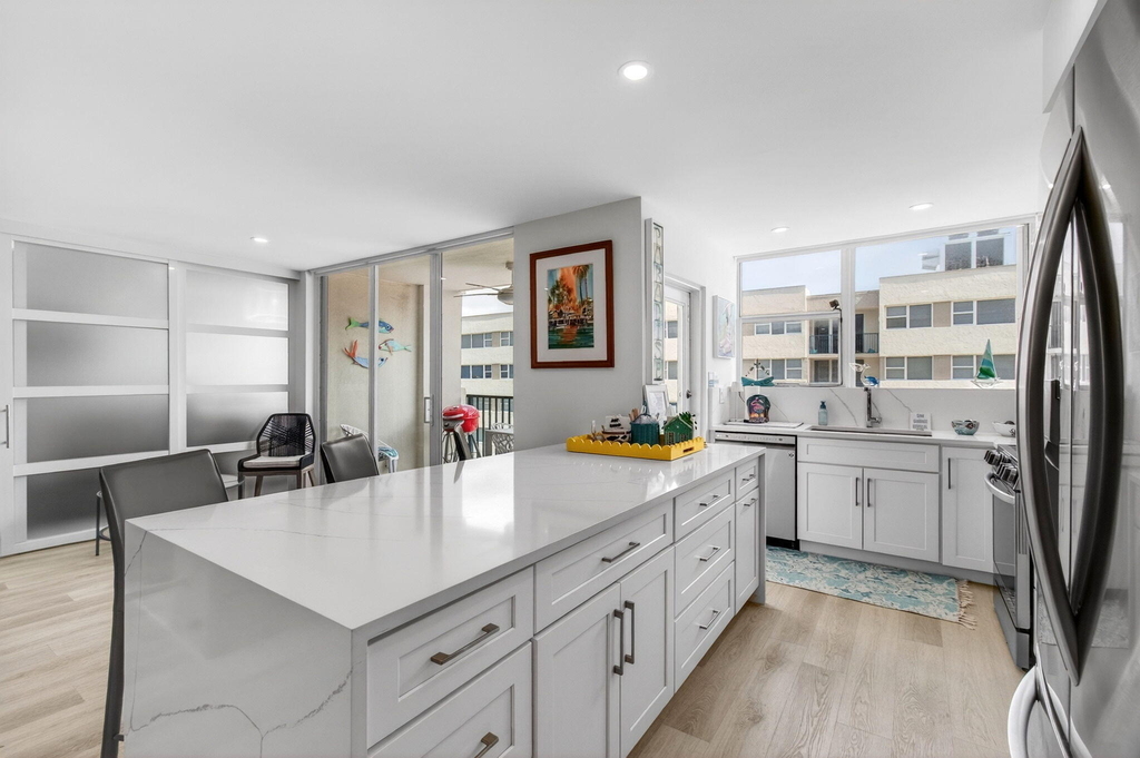 1236 Hillsboro Mile - Photo 27