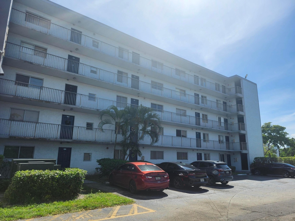 8600 N Sherman Circle N - Photo 0
