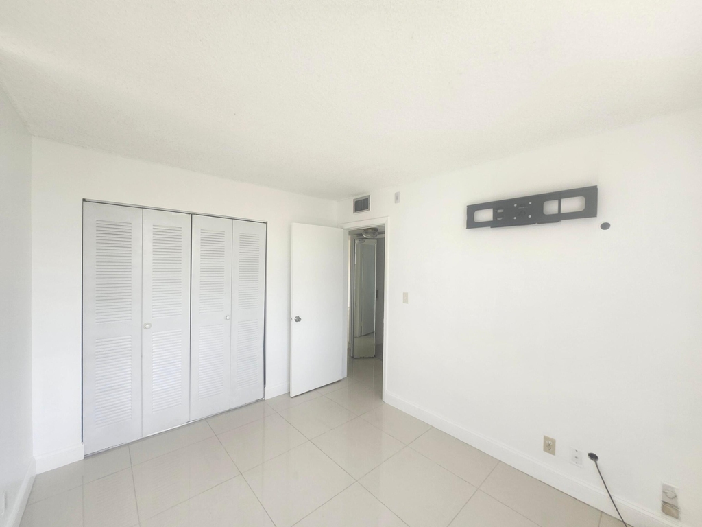 8600 N Sherman Circle N - Photo 15
