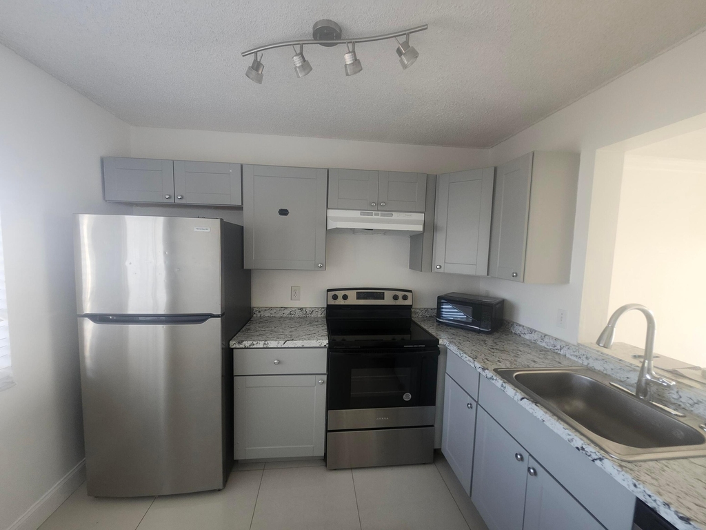 8600 N Sherman Circle N - Photo 5