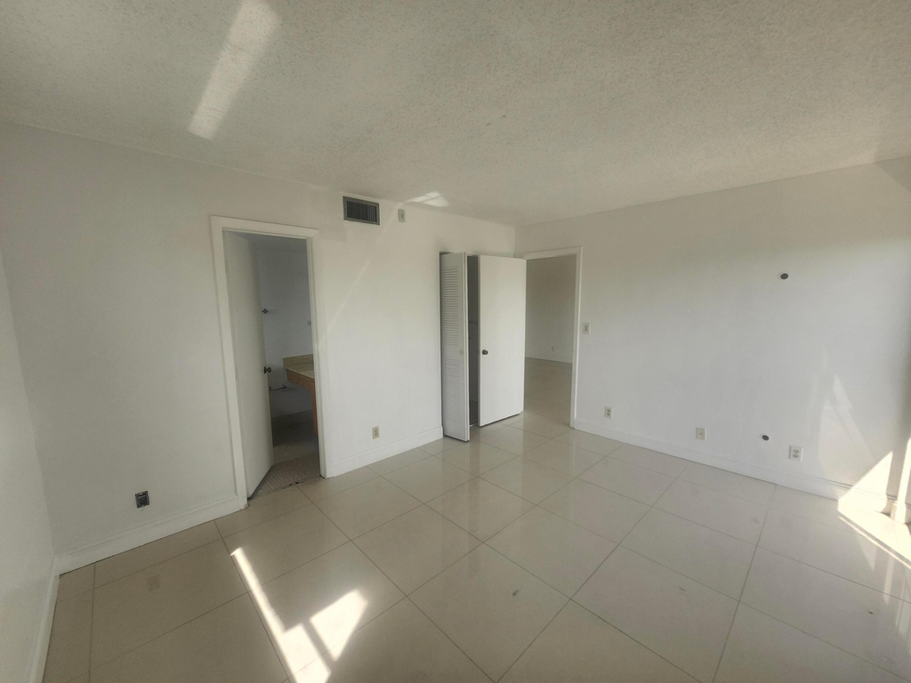 8600 N Sherman Circle N - Photo 11